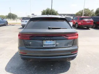 Audi Q8 2021 tracción en todas las ruedas quattro Premium Plus 55 TFSI SUV 4p.