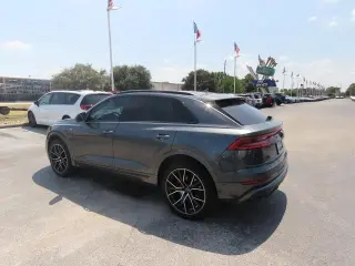 Audi Q8 2021 tracción en todas las ruedas quattro Premium Plus 55 TFSI SUV 4p.