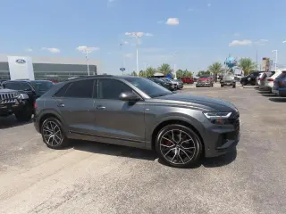 Audi Q8 2021 tracción en todas las ruedas quattro Premium Plus 55 TFSI SUV 4p.