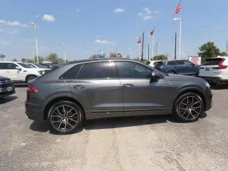 Audi Q8 2021 tracción en todas las ruedas quattro Premium Plus 55 TFSI SUV 4p.