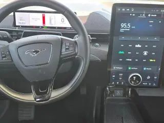 Ford Mustang Mach-E 2022 Premium 4dr SUV