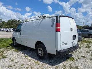 Chevrolet Express 2011 2500 3dr Cargo Van con 1WT
