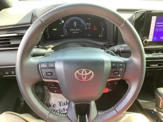 Toyota Camry 2025 AWD SE Sedán 4p.