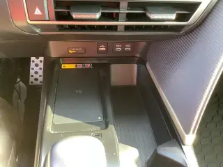 Toyota Camry 2025 AWD SE Sedán 4p.