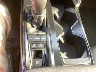 Toyota Camry 2025 AWD SE Sedán 4p.