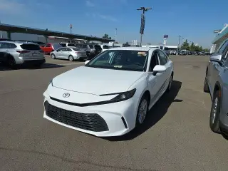 Toyota Camry 2025 LE Sedán 4p