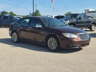 Chrysler 200 2013 Limited 4p Sedan
