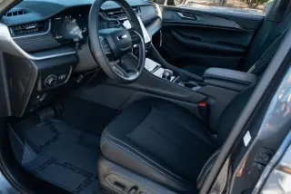 Jeep Grand Cherokee L 2025 4x2 Laredo 4p SUV