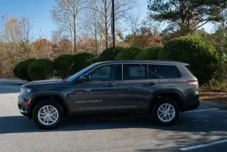 Jeep Grand Cherokee L 2025 4x2 Laredo 4p SUV
