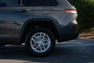 Jeep Grand Cherokee L 2025 4x2 Laredo 4p SUV