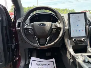 Ford Edge 2023 AWD Titanium 4dr Crossover