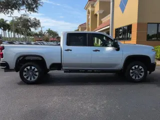 Chevrolet Silverado 2500HD 2023 4x4 Custom 4p Crew Cab SB