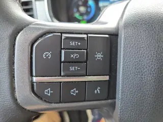 Ford F-150 Lightning 2023 AWD XLT 4p SuperCrew 5.5 ft. SB