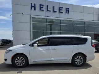 Chrysler Pacifica 2019 Touring L 4p Minivan