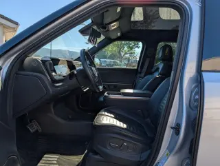 2023 Rivian R1S