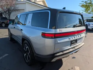 2023 Rivian R1S