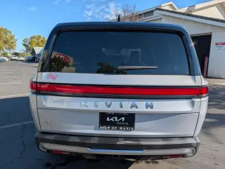 2023 Rivian R1S