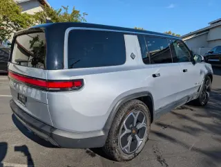 2023 Rivian R1S