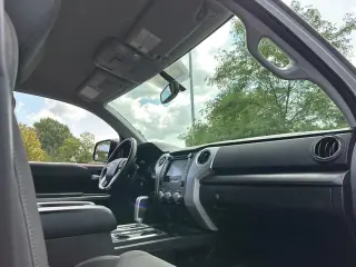 2014 Toyota Tundra Truck