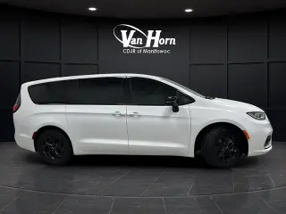 2024 Chrysler Pacifica Hybrid