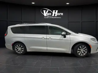 2023 Chrysler Pacifica Hybrid