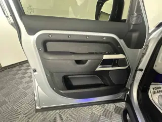 Land Rover Defender 2020