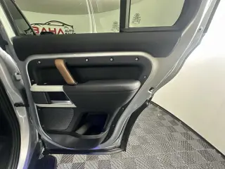 Land Rover Defender 2020