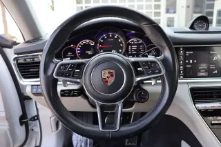2017 Porsche Panamera