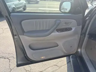 2005 Toyota Sequoia