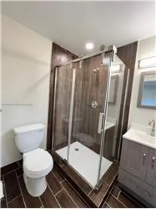 Propiedad en alquiler con 32 dormitorios y 2 baños en Hollywood
