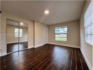 Propiedad en alquiler con 32 dormitorios y 2 baños en Hollywood