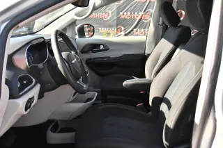 2023 Chrysler Voyager