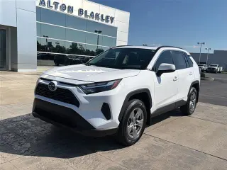 Toyota RAV4 2024 AWD XLE SUV 4p