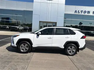 Toyota RAV4 2024 AWD XLE SUV 4p