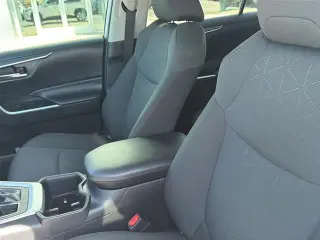 Toyota RAV4 2024 AWD XLE SUV 4p