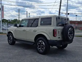 Ford Bronco 2025 4x4 Outer Banks SUV 4p.