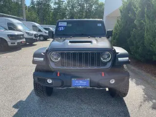 Jeep Gladiator 2025 4x4 Mojave 4p. Cabina de Tripulante 5.0 ft. Caja Corta