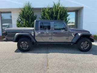 Jeep Gladiator 2025 4x4 Mojave 4p. Cabina de Tripulante 5.0 ft. Caja Corta