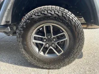 Jeep Gladiator 2025 4x4 Mojave 4p. Cabina de Tripulante 5.0 ft. Caja Corta