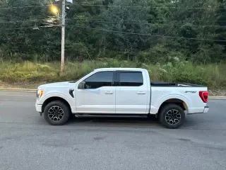 Ford F-150 2022 4x4 XLT 4p SuperCrew 5.5 ft. CB