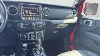 Jeep Wrangler Unlimited 2018 4x4 Sahara 4p SUV (lanzamiento a mitad de año)