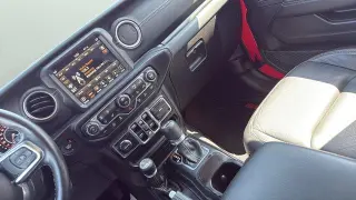 Jeep Wrangler Unlimited 2018 4x4 Sahara 4p SUV (lanzamiento a mitad de año)