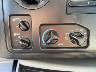 Ford E-Series 2012 E-350 SD XL Van de Pasajero de 3 Puertas