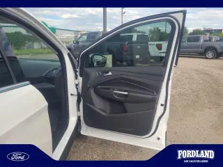 Ford Escape 2017 AWD Titanium 4p SUV