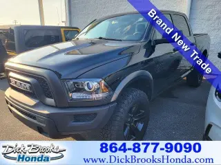Ram 1500 Classic 2024 4x4 Warlock 4p Cabina de Tripulación 5.5 pies Caja Corta Pickup