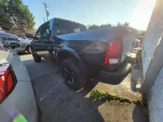 Ram 1500 Classic 2024 4x4 Warlock 4p Cabina de Tripulación 5.5 pies Caja Corta Pickup