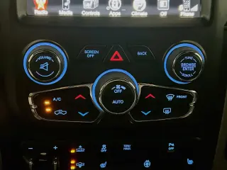 Ram 1500 2017 4x4 Rebel 4p Camioneta Cabina Cuadrada 5.5 pies ST