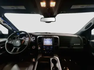 Ram 1500 2017 4x4 Rebel 4p Camioneta Cabina Cuadrada 5.5 pies ST