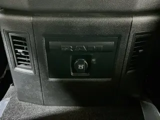 Ram 1500 2017 4x4 Rebel 4p Camioneta Cabina Cuadrada 5.5 pies ST
