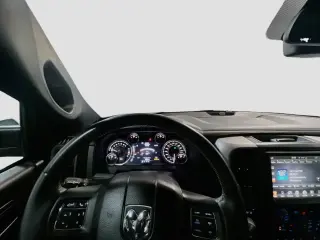 Ram 1500 2017 4x4 Rebel 4p Camioneta Cabina Cuadrada 5.5 pies ST